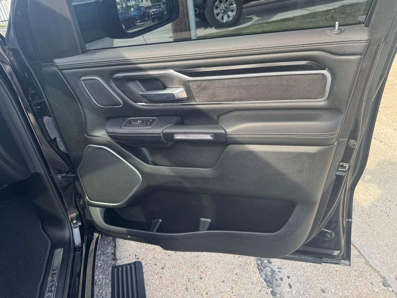 RAM 1500 Laramie 4x4 Crew Cab 5'7" Box 2021