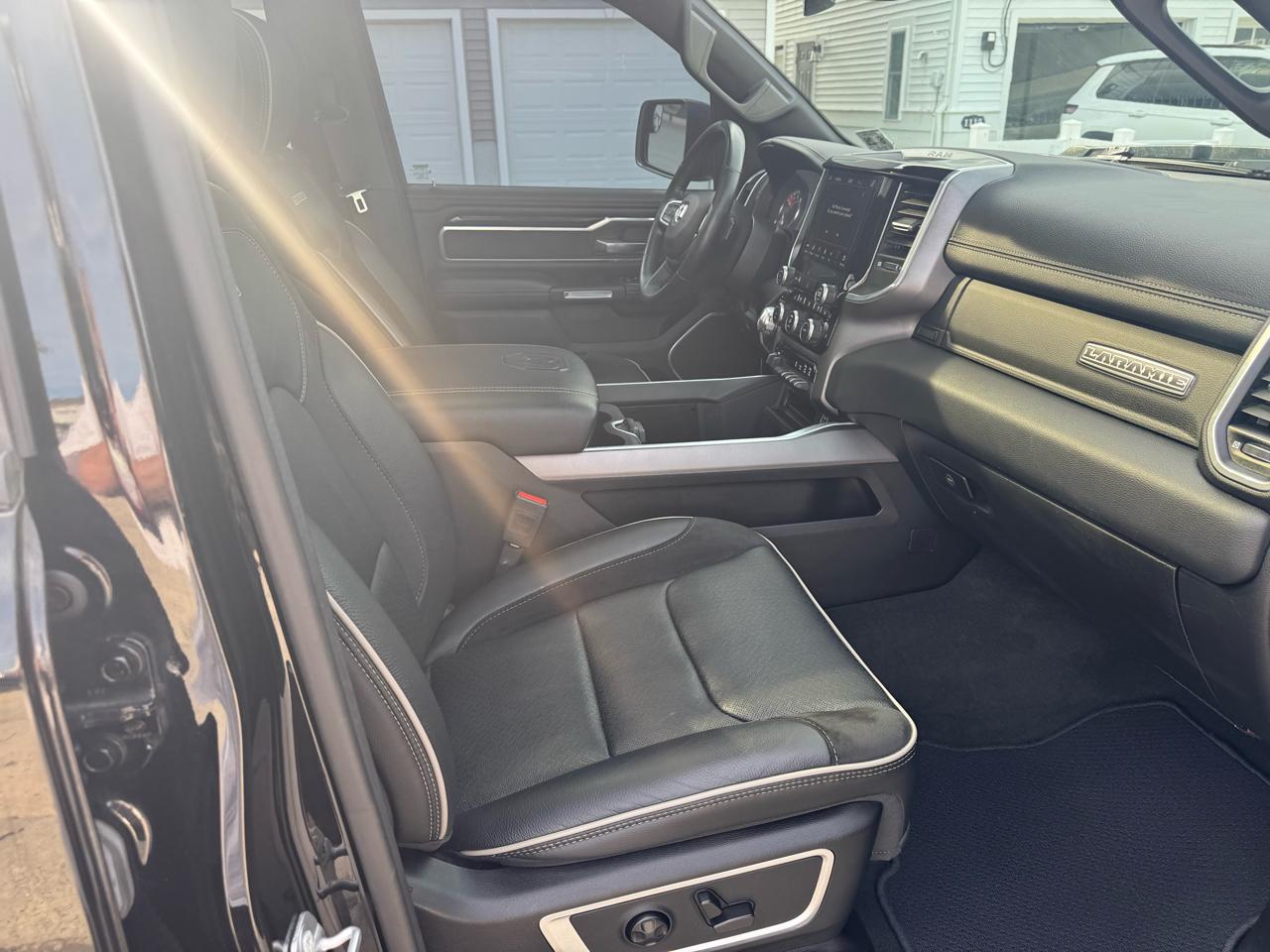 RAM 1500 Laramie 4x4 Crew Cab 5'7" Box 2021