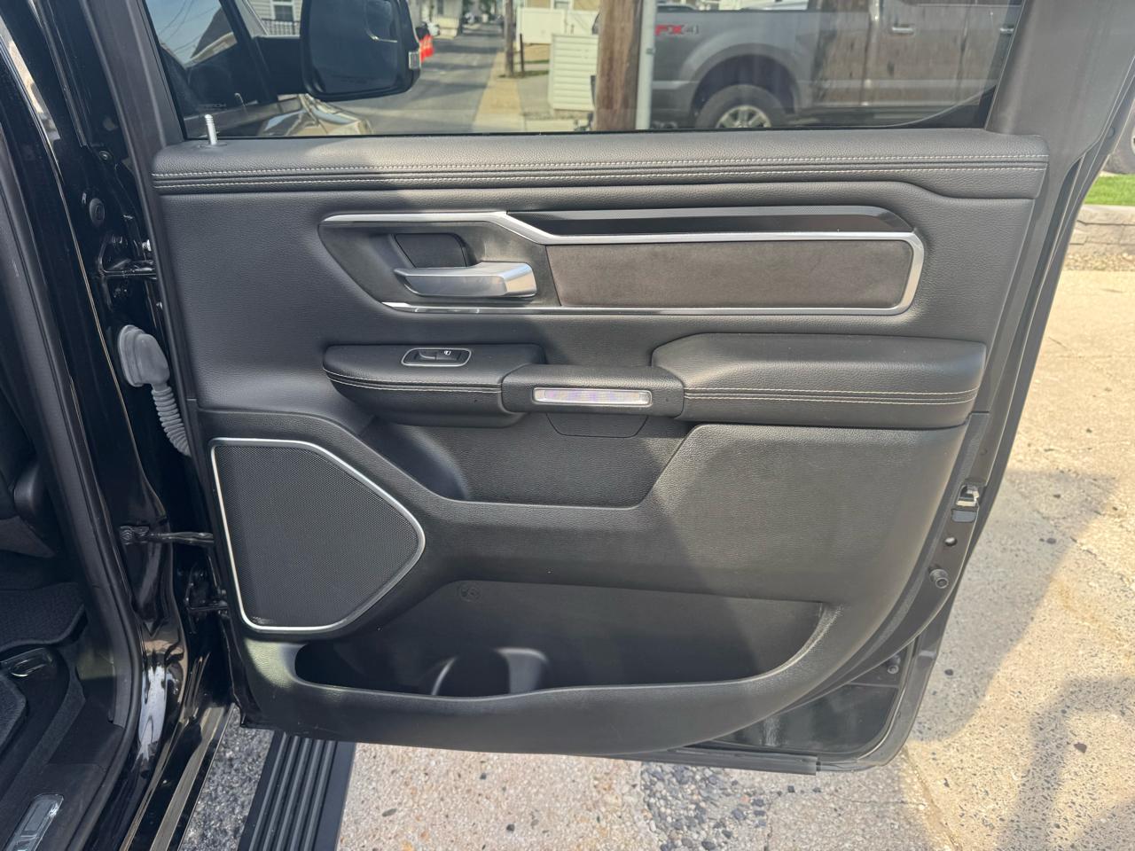 RAM 1500 Laramie 4x4 Crew Cab 5'7" Box 2021