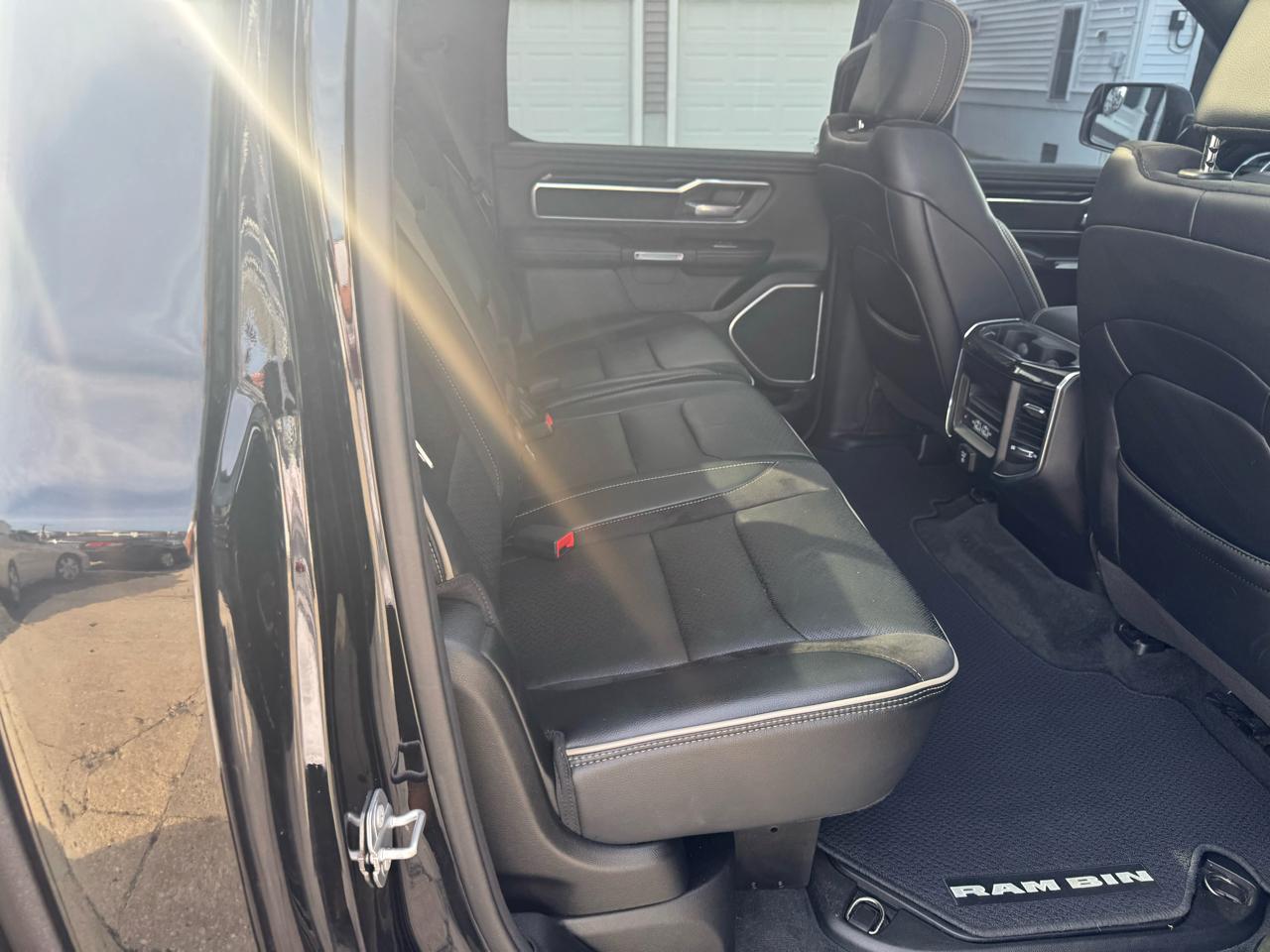 RAM 1500 Laramie 4x4 Crew Cab 5'7" Box 2021