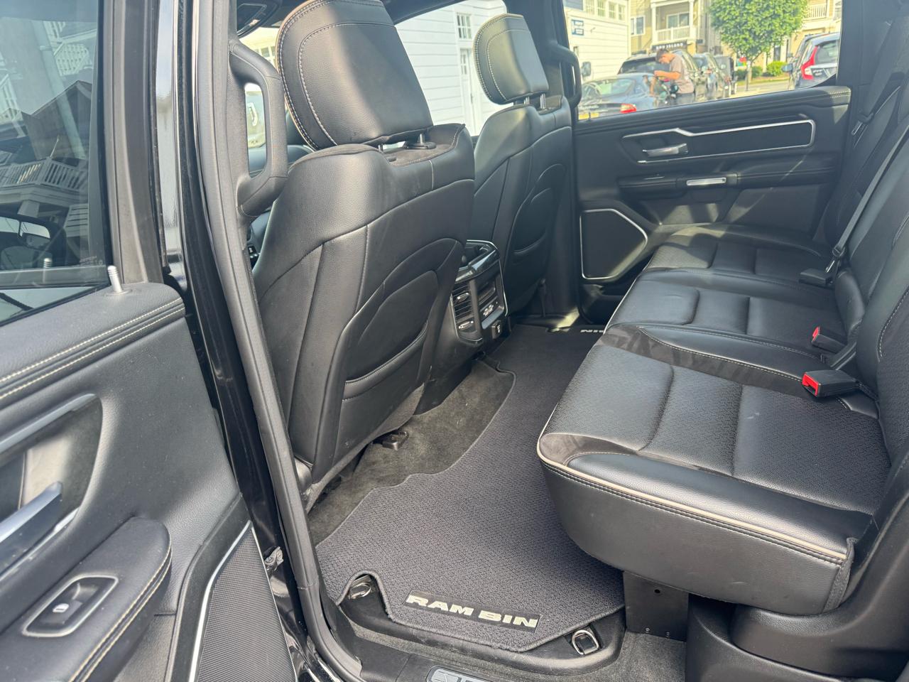 RAM 1500 Laramie 4x4 Crew Cab 5'7" Box 2021