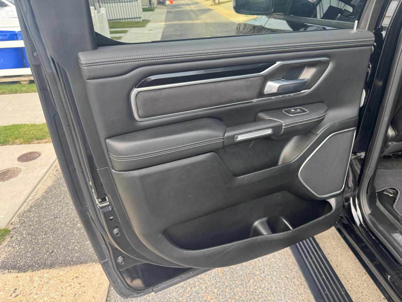RAM 1500 Laramie 4x4 Crew Cab 5'7" Box 2021