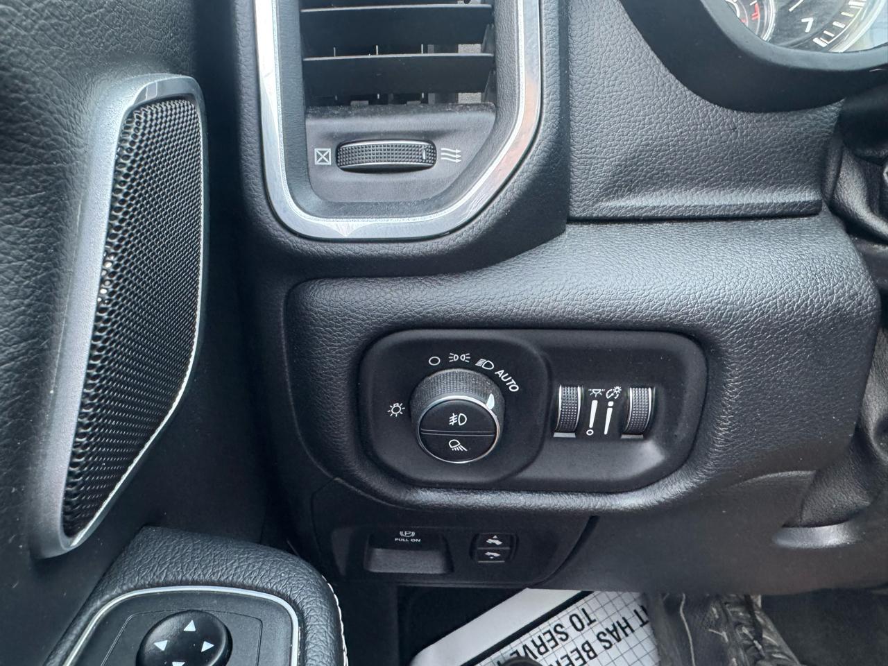 RAM 1500 Laramie 4x4 Crew Cab 5'7" Box 2021