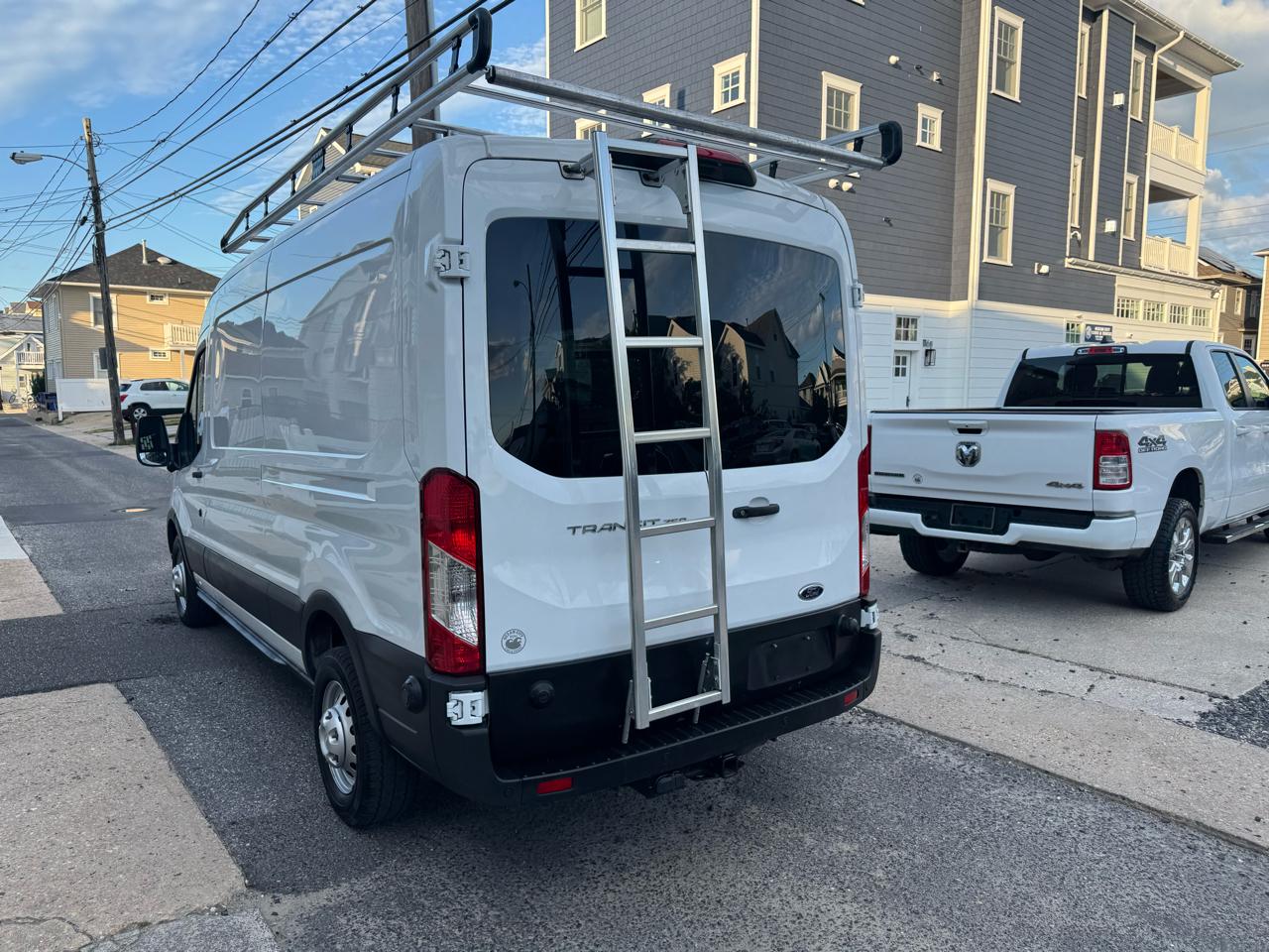 Ford Transit Cargo Van T-250 148" Med Rf 9070 GVWR RWD 2024