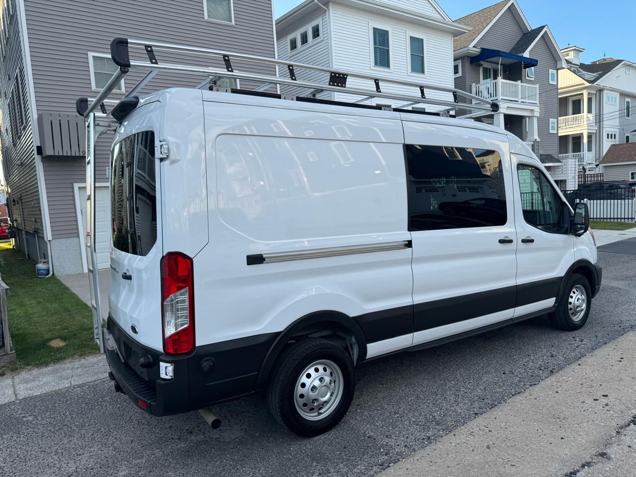 Ford Transit Cargo Van T-250 148" Med Rf 9070 GVWR RWD 2024