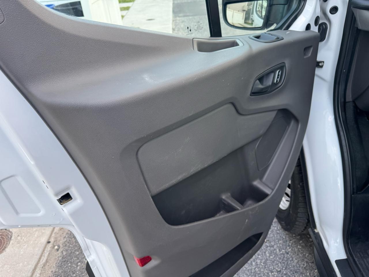 Ford Transit Cargo Van T-250 148" Med Rf 9070 GVWR RWD 2024