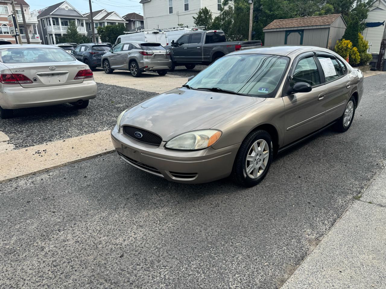 2007 Ford Taurus 4dr Sdn SE