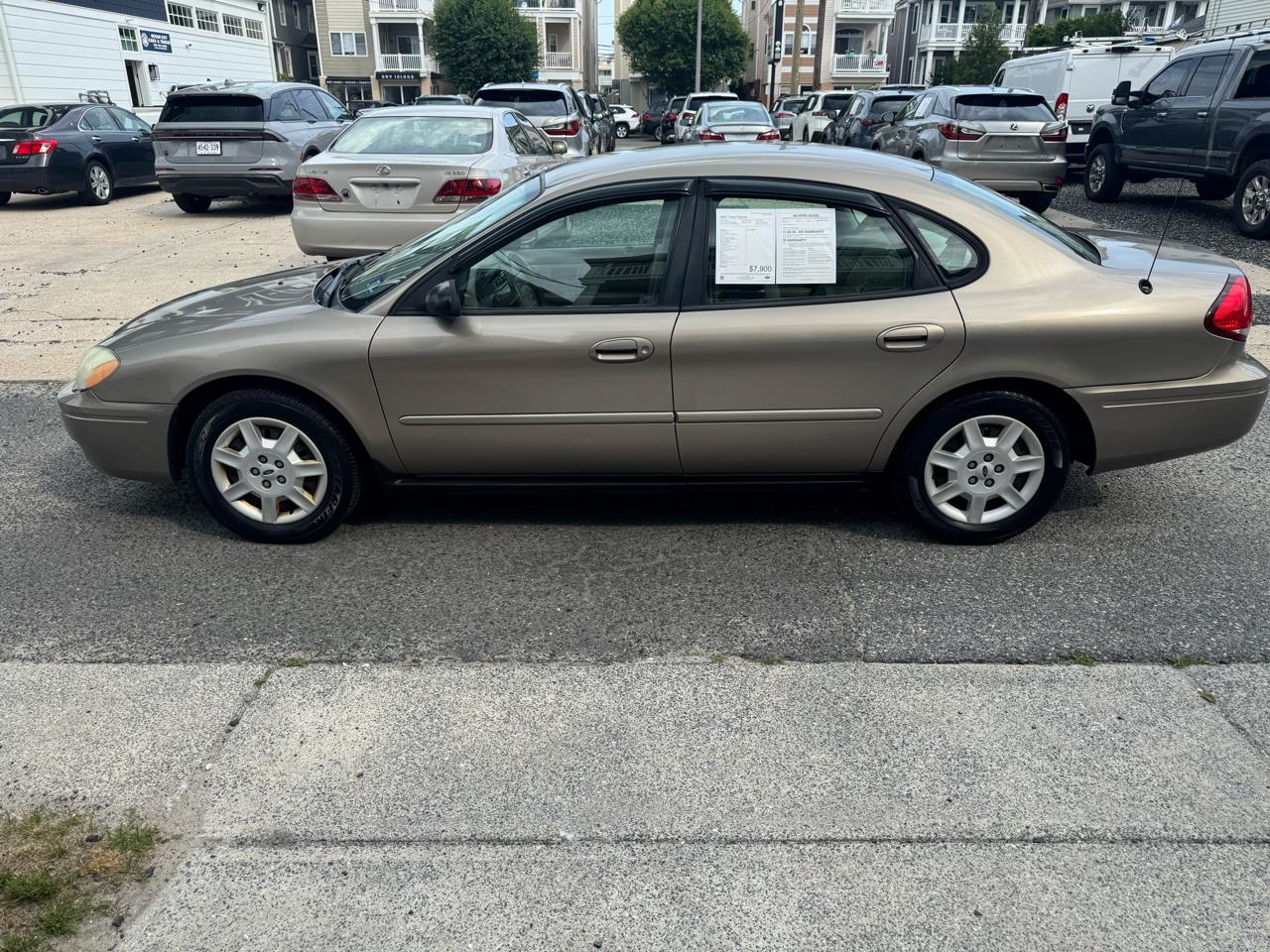Ford Taurus 4dr Sdn SE 2007