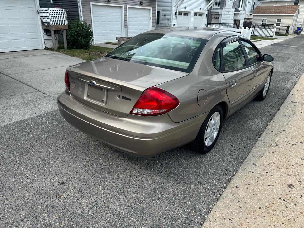Ford Taurus 4dr Sdn SE 2007
