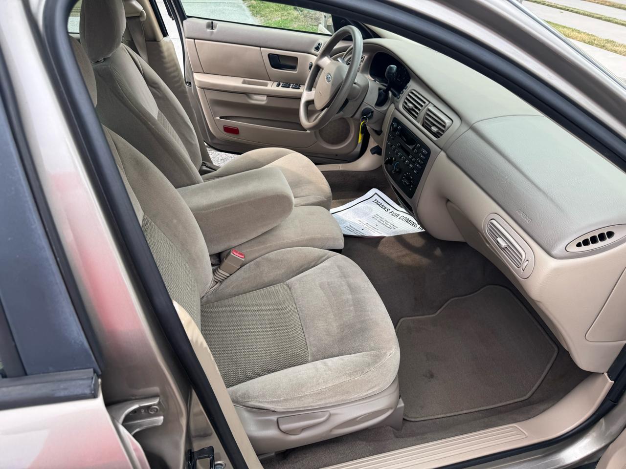 Ford Taurus 4dr Sdn SE 2007