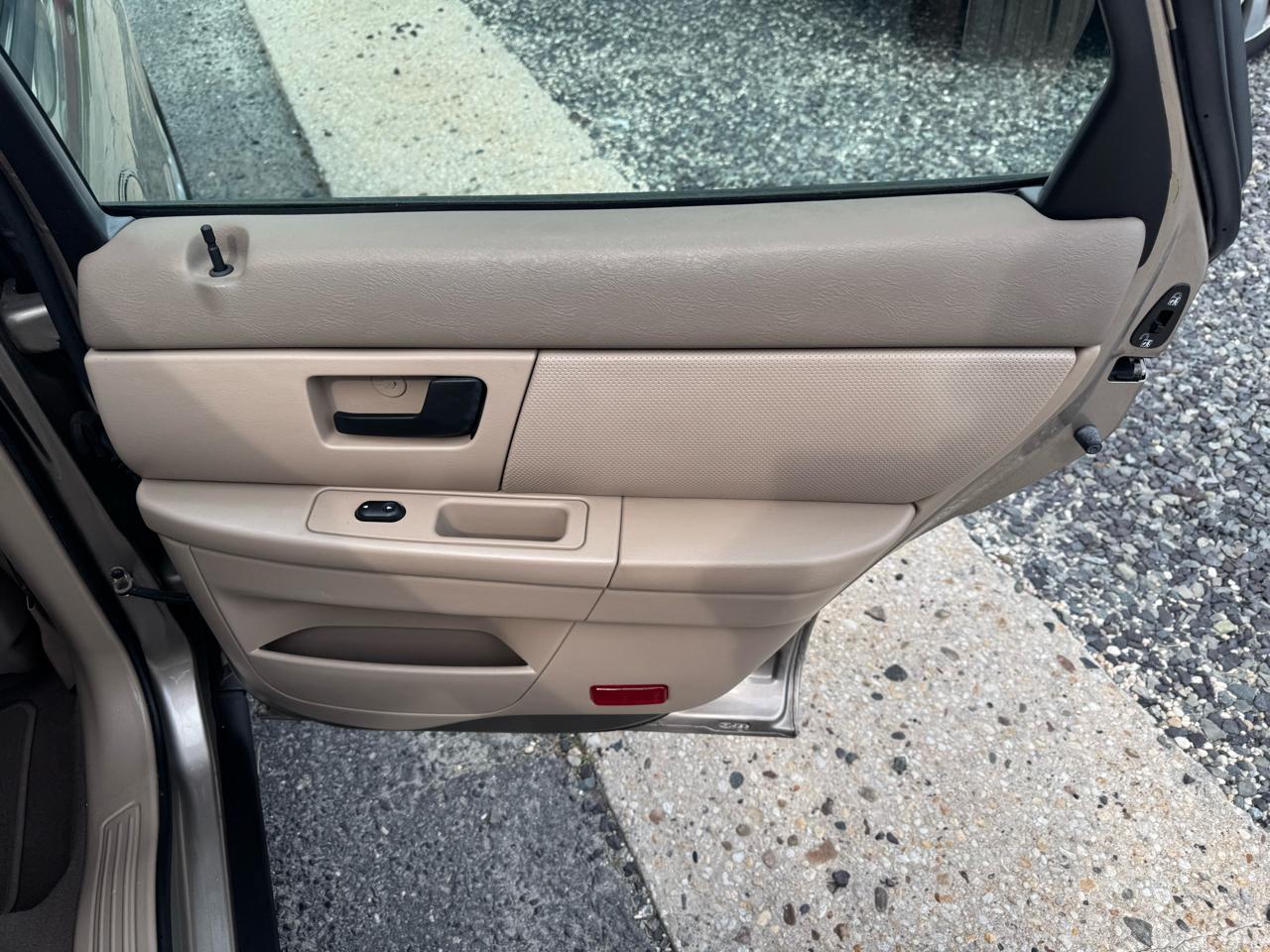 Ford Taurus 4dr Sdn SE 2007