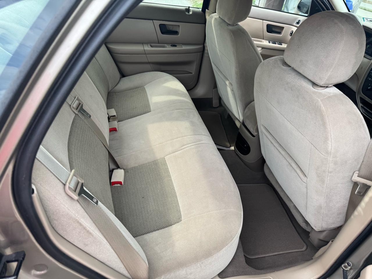 Ford Taurus 4dr Sdn SE 2007
