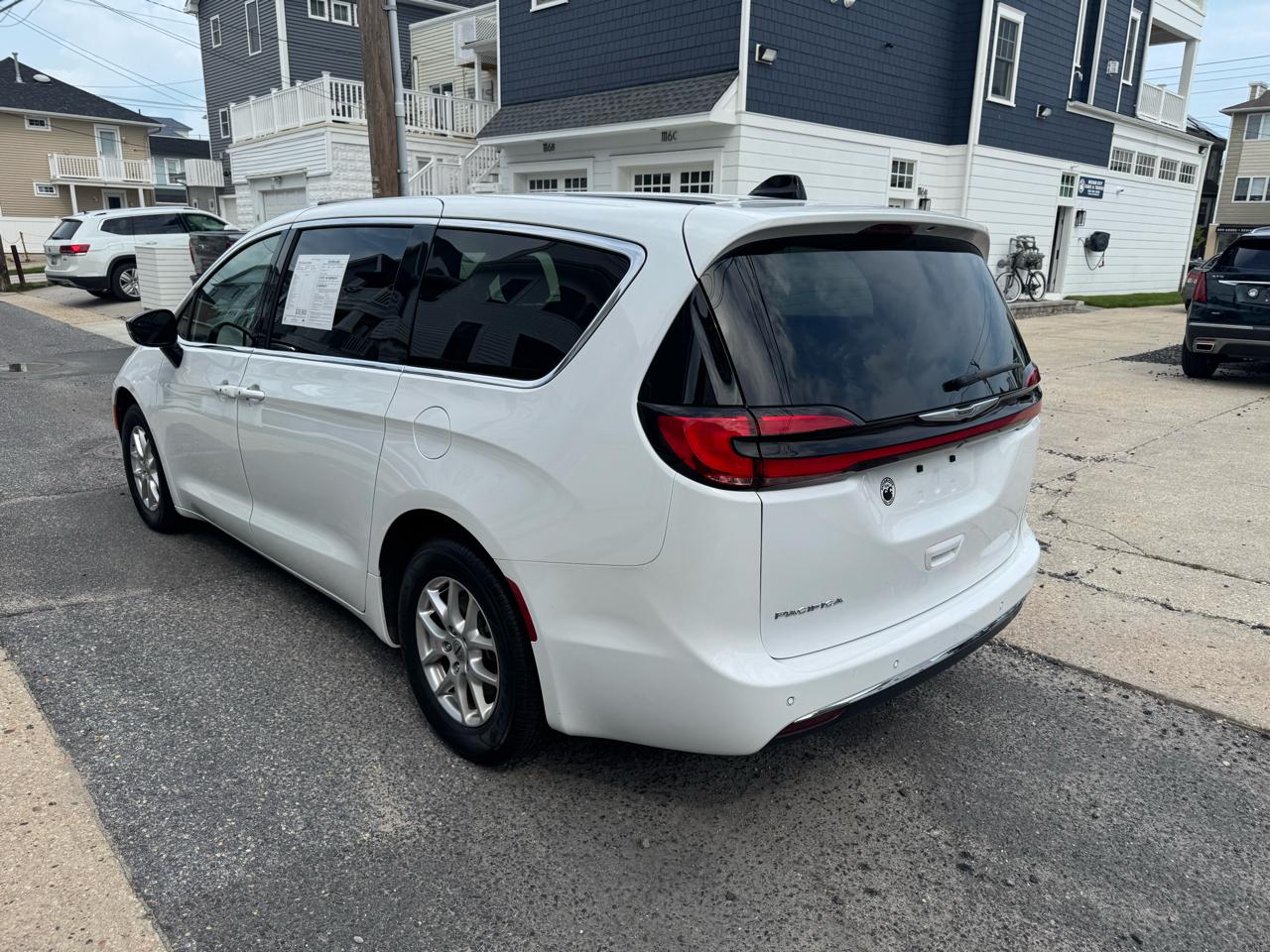 Chrysler Pacifica Select FWD 2025