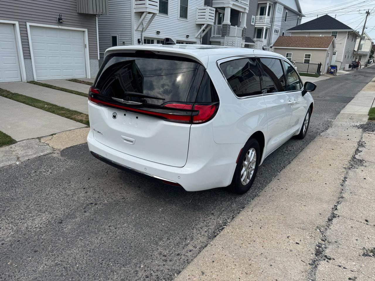 Chrysler Pacifica Select FWD 2025