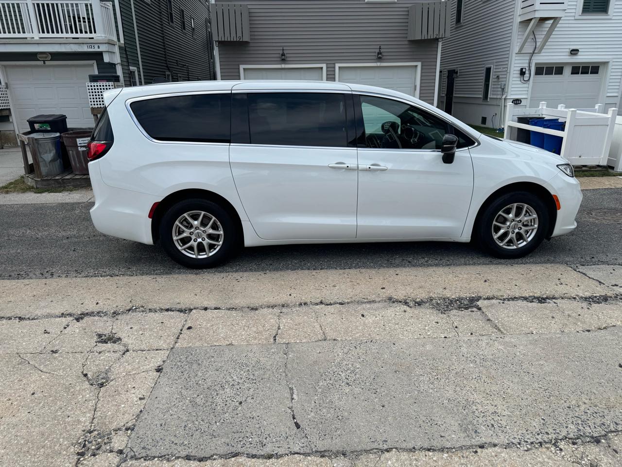 Chrysler Pacifica Select FWD 2025