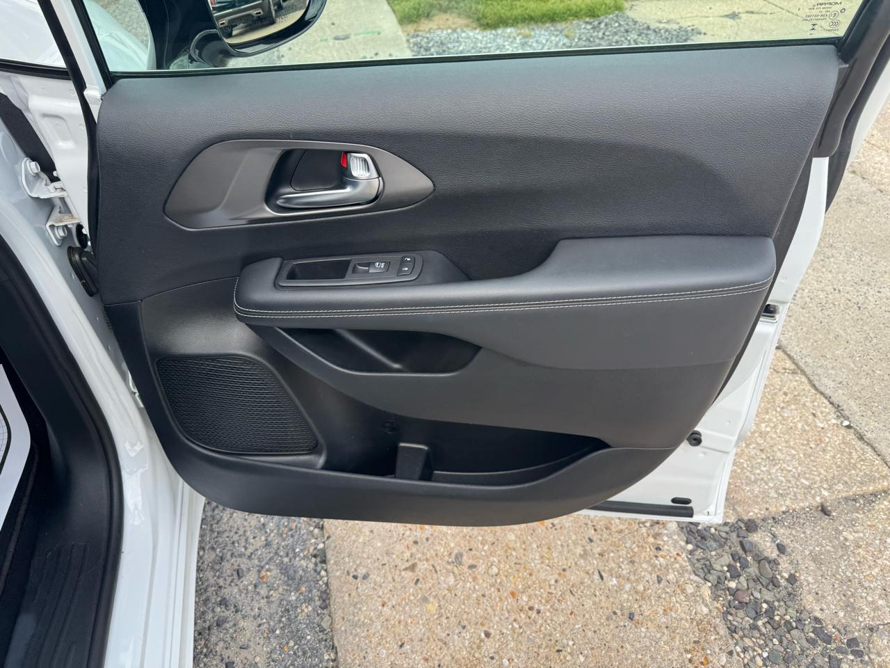 Chrysler Pacifica Select FWD 2025
