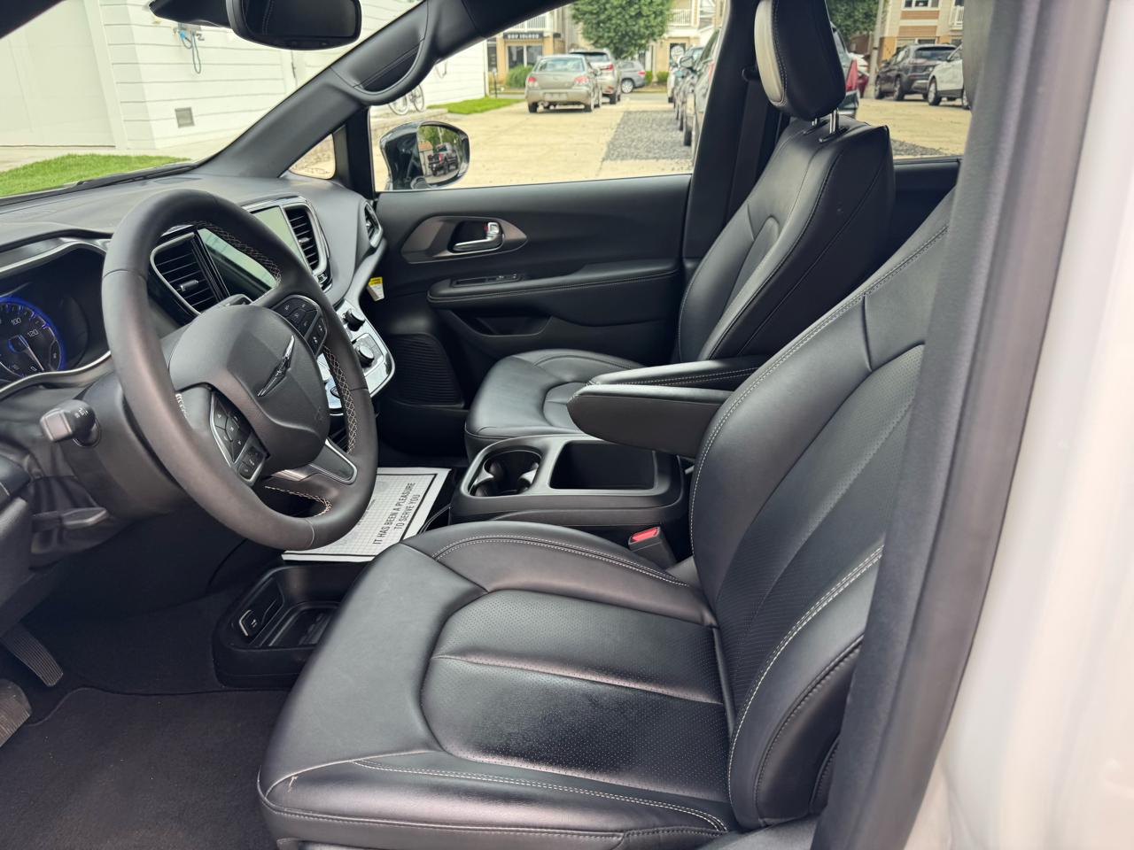 Chrysler Pacifica Select FWD 2025