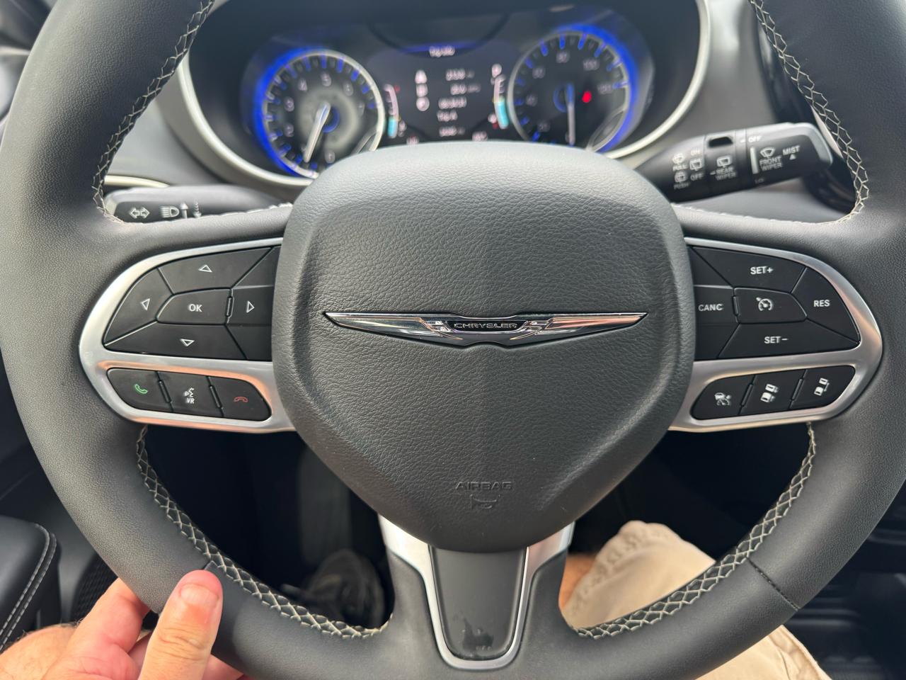 Chrysler Pacifica Select FWD 2025