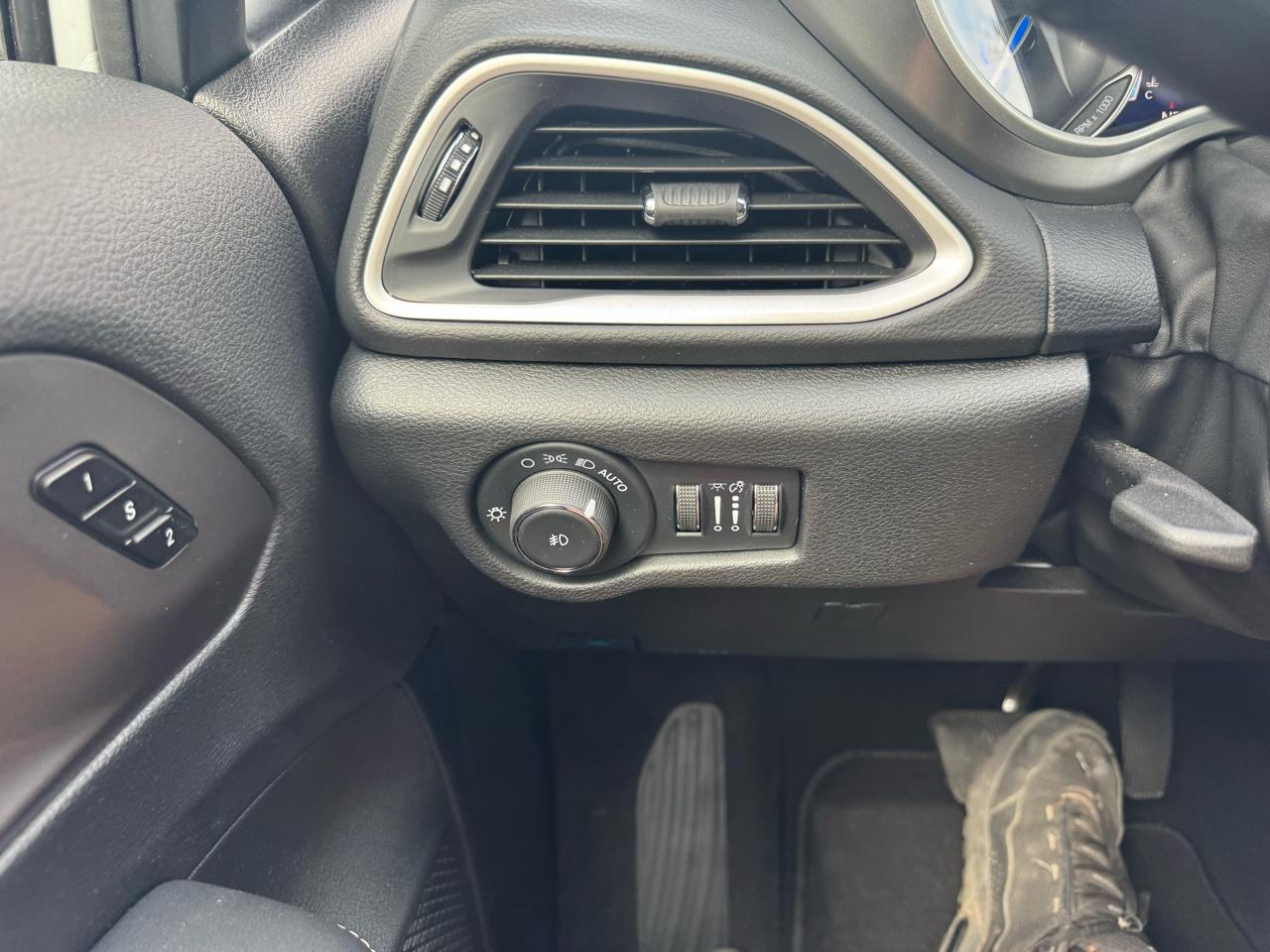 Chrysler Pacifica Select FWD 2025