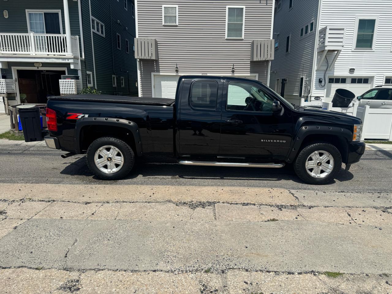 Chevrolet Silverado 1500 4WD Ext Cab 143.5" LT 2011