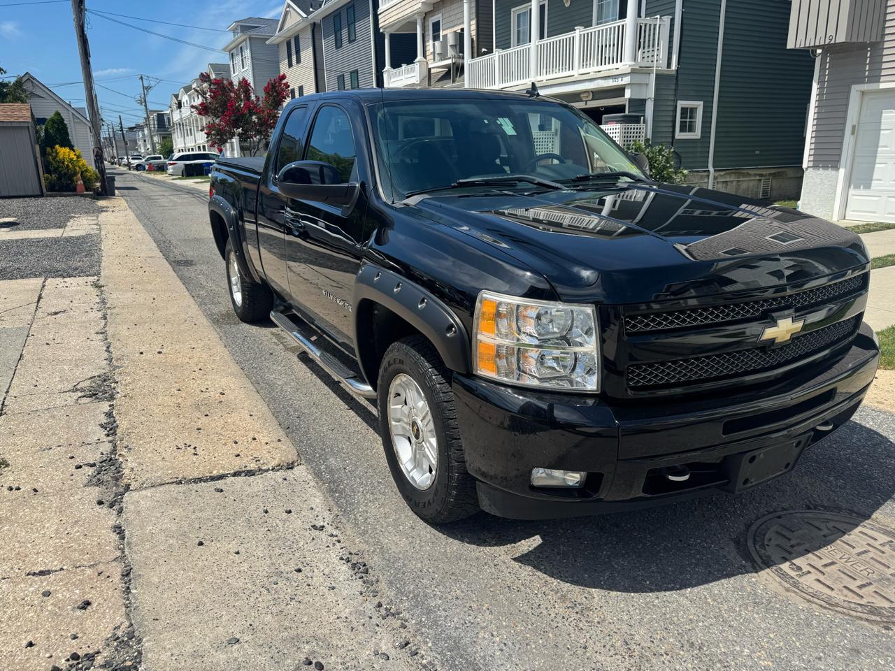 Chevrolet Silverado 1500 4WD Ext Cab 143.5" LT 2011