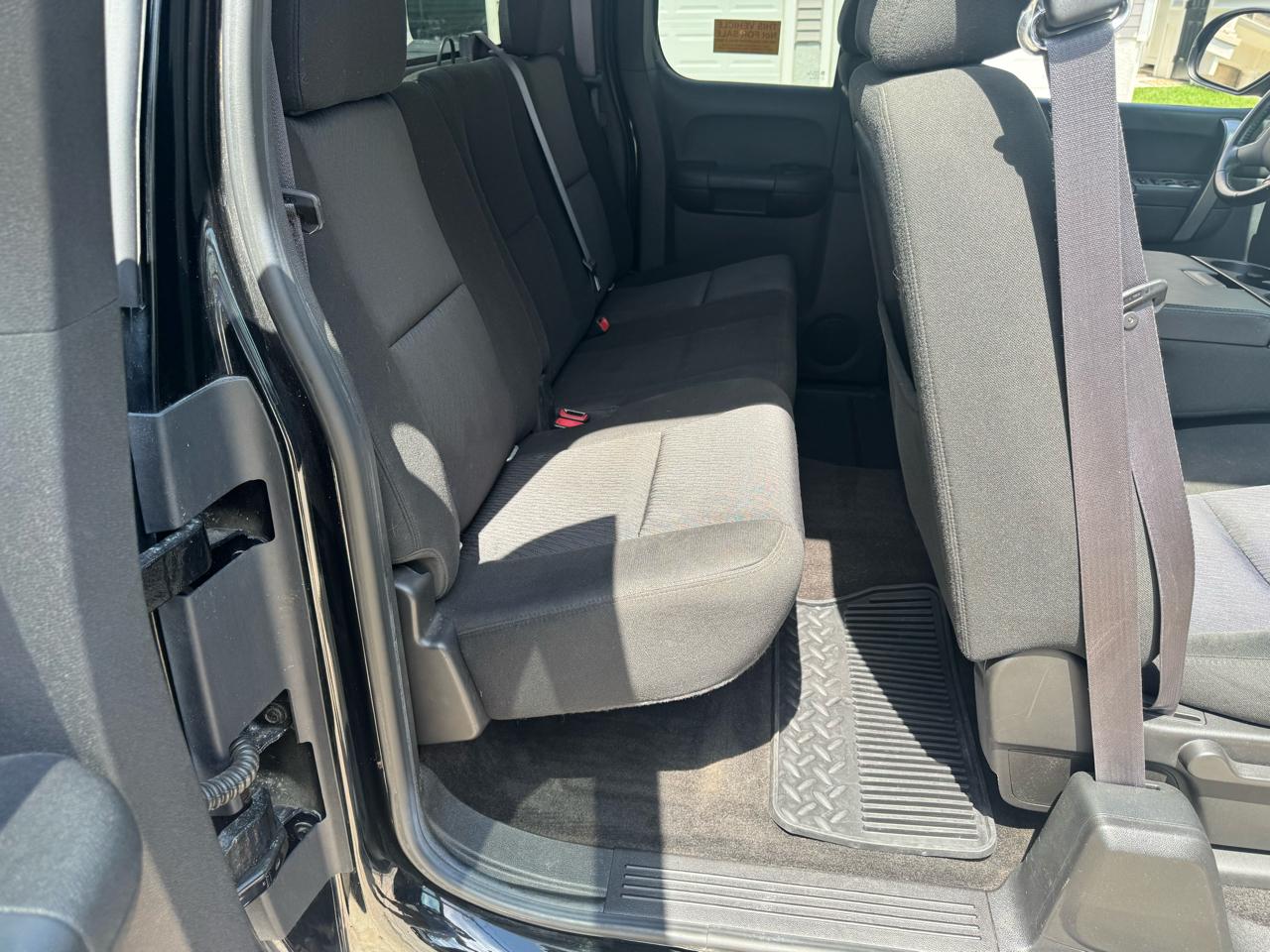 Chevrolet Silverado 1500 4WD Ext Cab 143.5" LT 2011