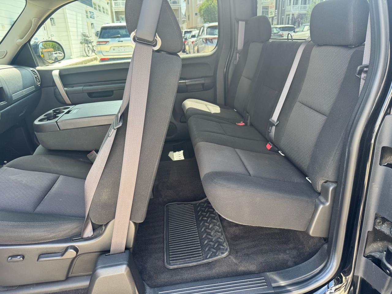 Chevrolet Silverado 1500 4WD Ext Cab 143.5" LT 2011