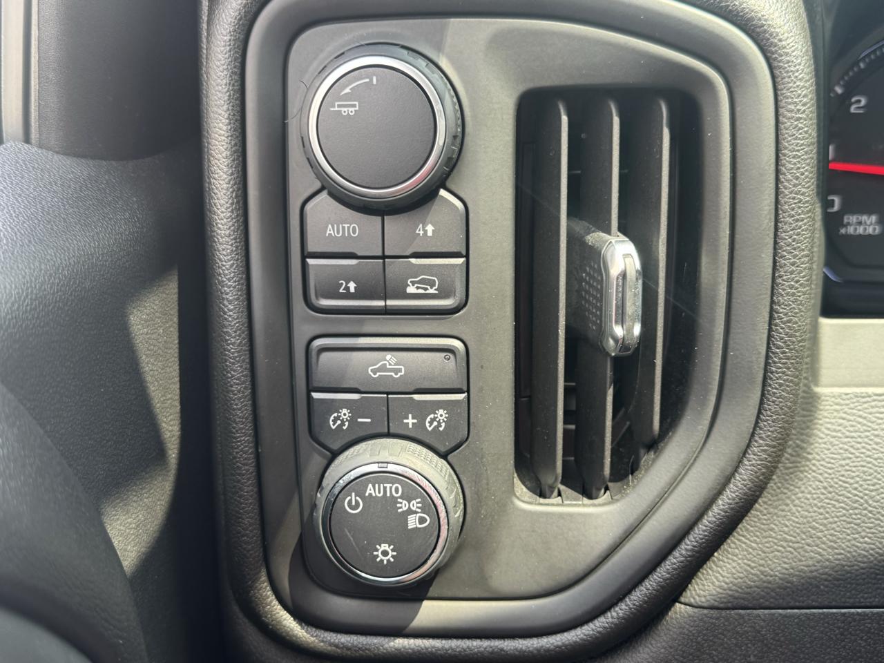 Chevrolet Silverado 1500 4WD Double Cab 147" Custom 2020