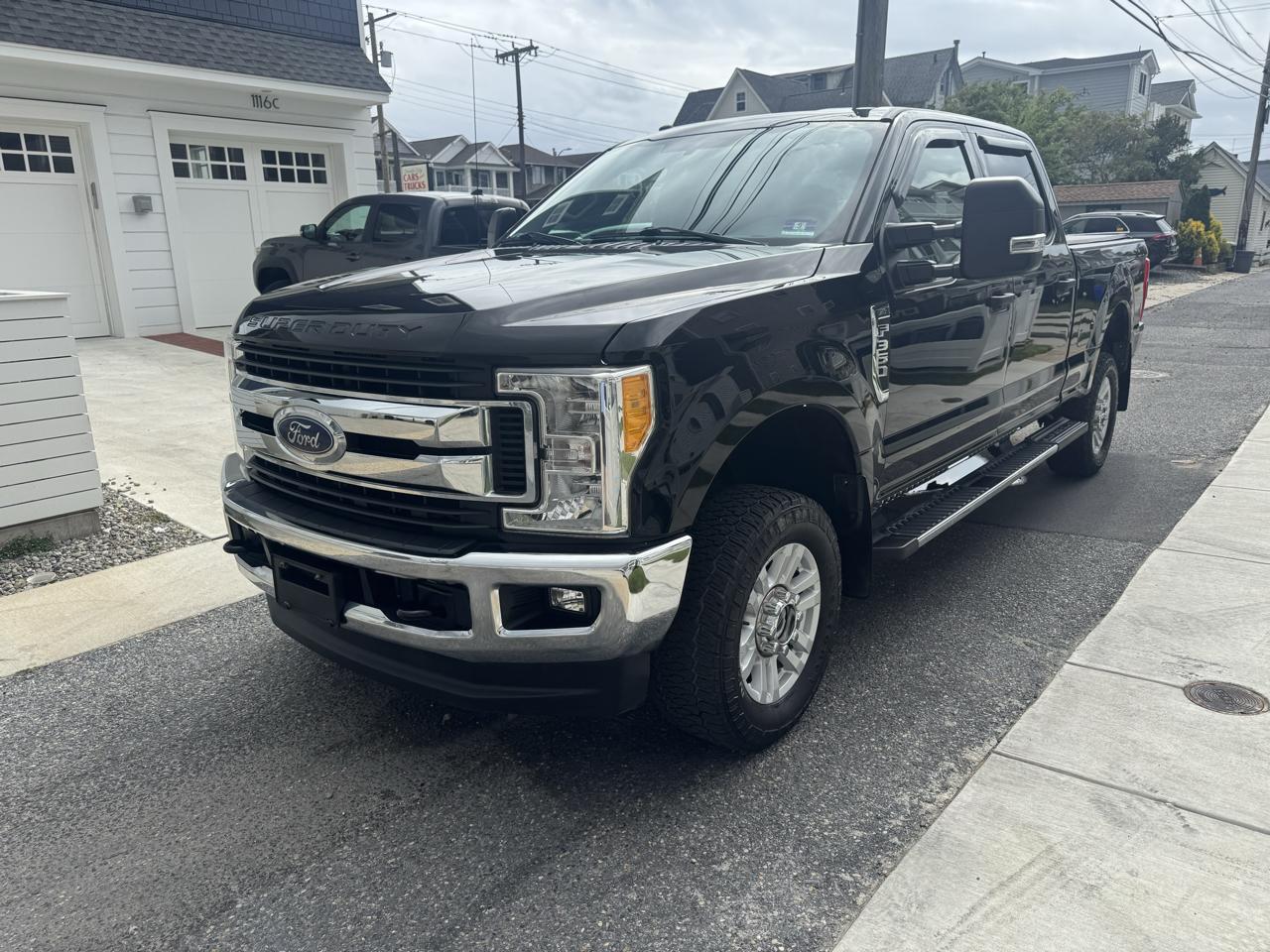 Ford Super Duty F-350 SRW XLT 4WD Crew Cab 6.75' Box 2017
