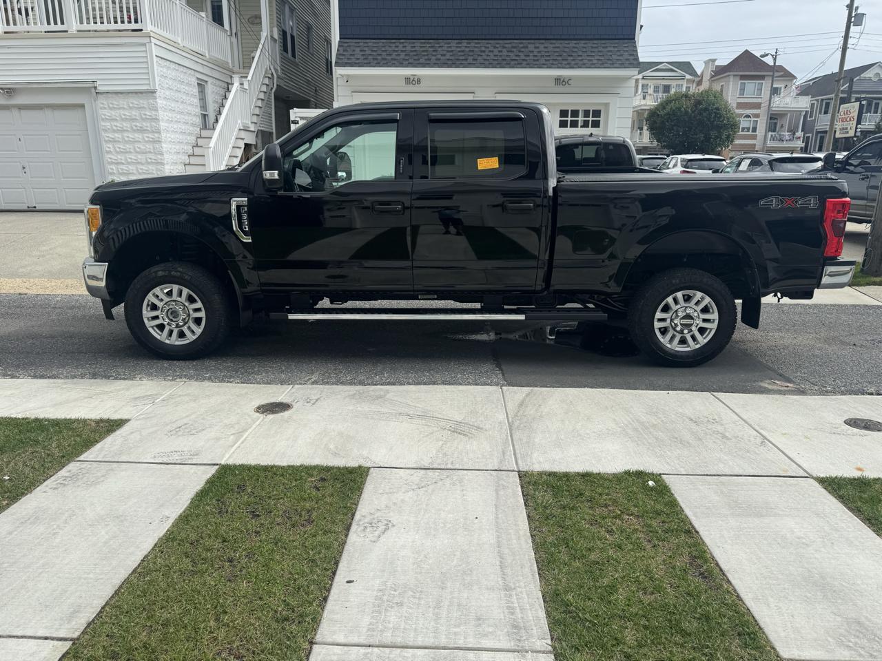 Ford Super Duty F-350 SRW XLT 4WD Crew Cab 6.75' Box 2017