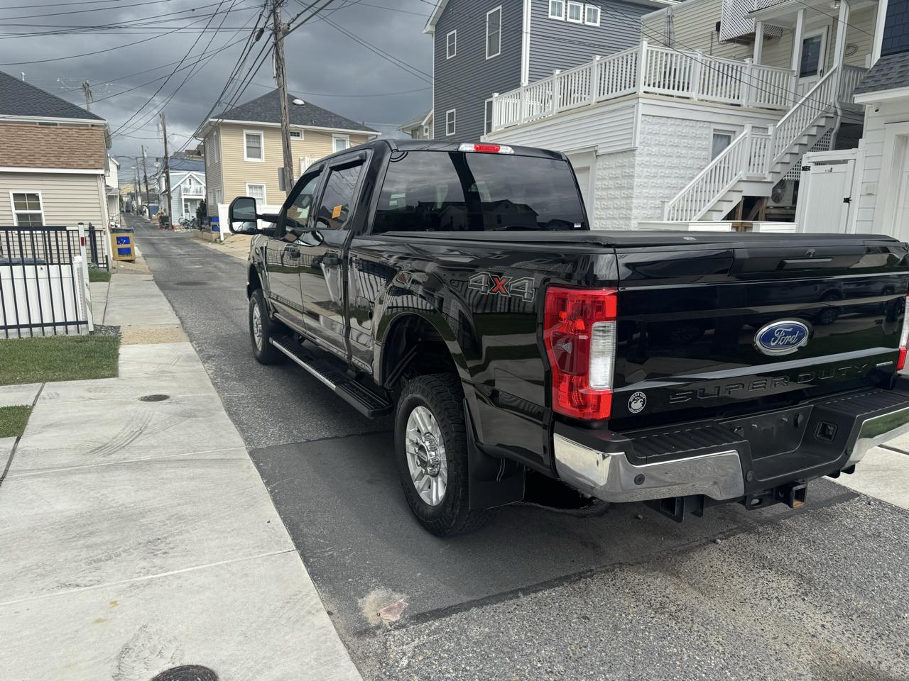 Ford Super Duty F-350 SRW XLT 4WD Crew Cab 6.75' Box 2017