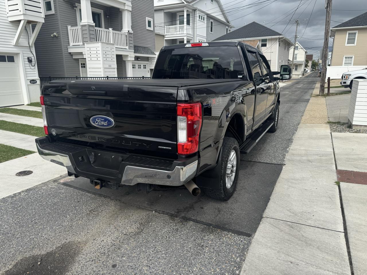 Ford Super Duty F-350 SRW XLT 4WD Crew Cab 6.75' Box 2017