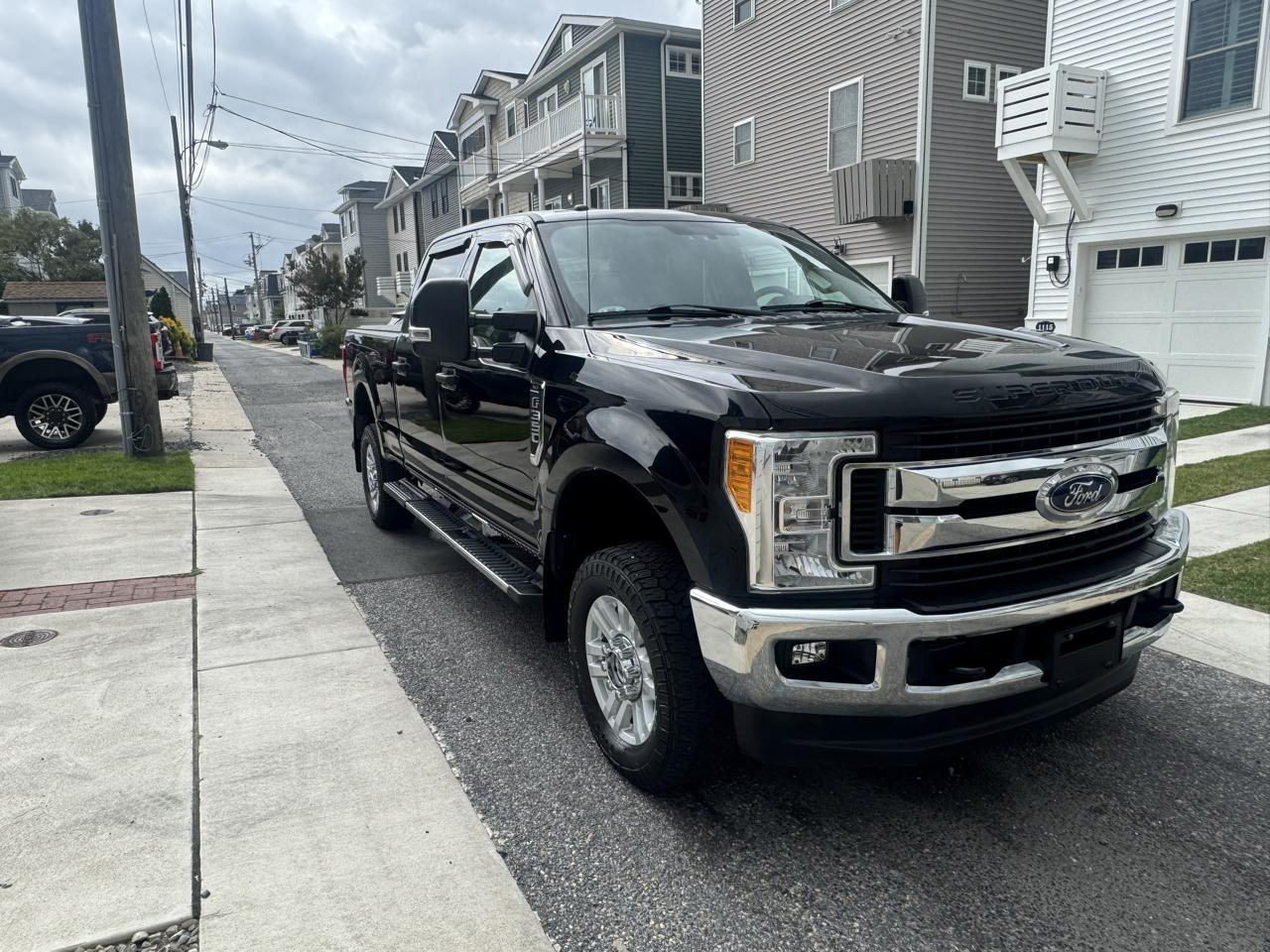 Ford Super Duty F-350 SRW XLT 4WD Crew Cab 6.75' Box 2017