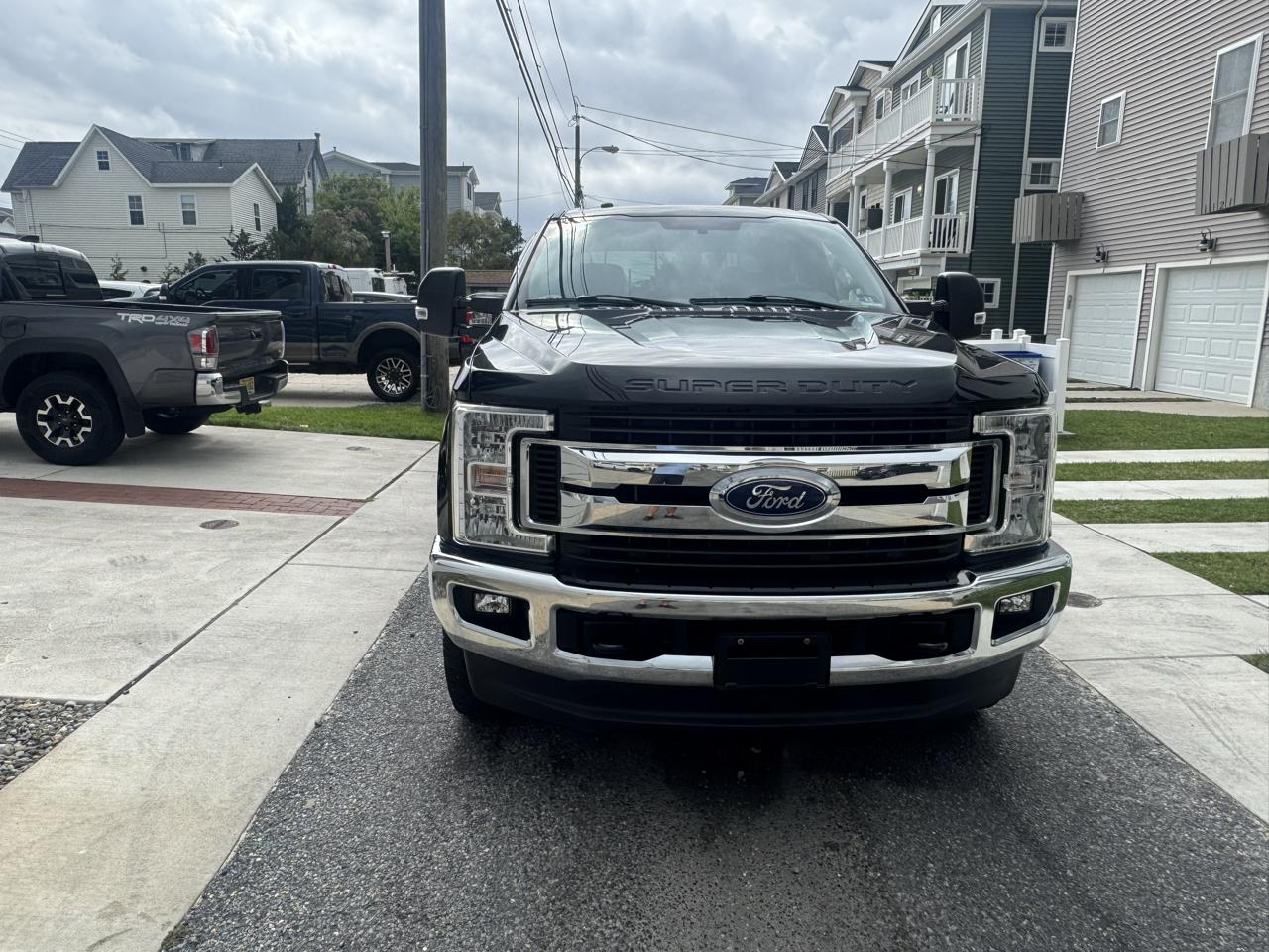 Ford Super Duty F-350 SRW XLT 4WD Crew Cab 6.75' Box 2017
