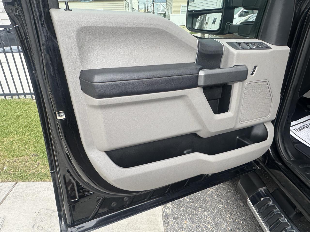 Ford Super Duty F-350 SRW XLT 4WD Crew Cab 6.75' Box 2017