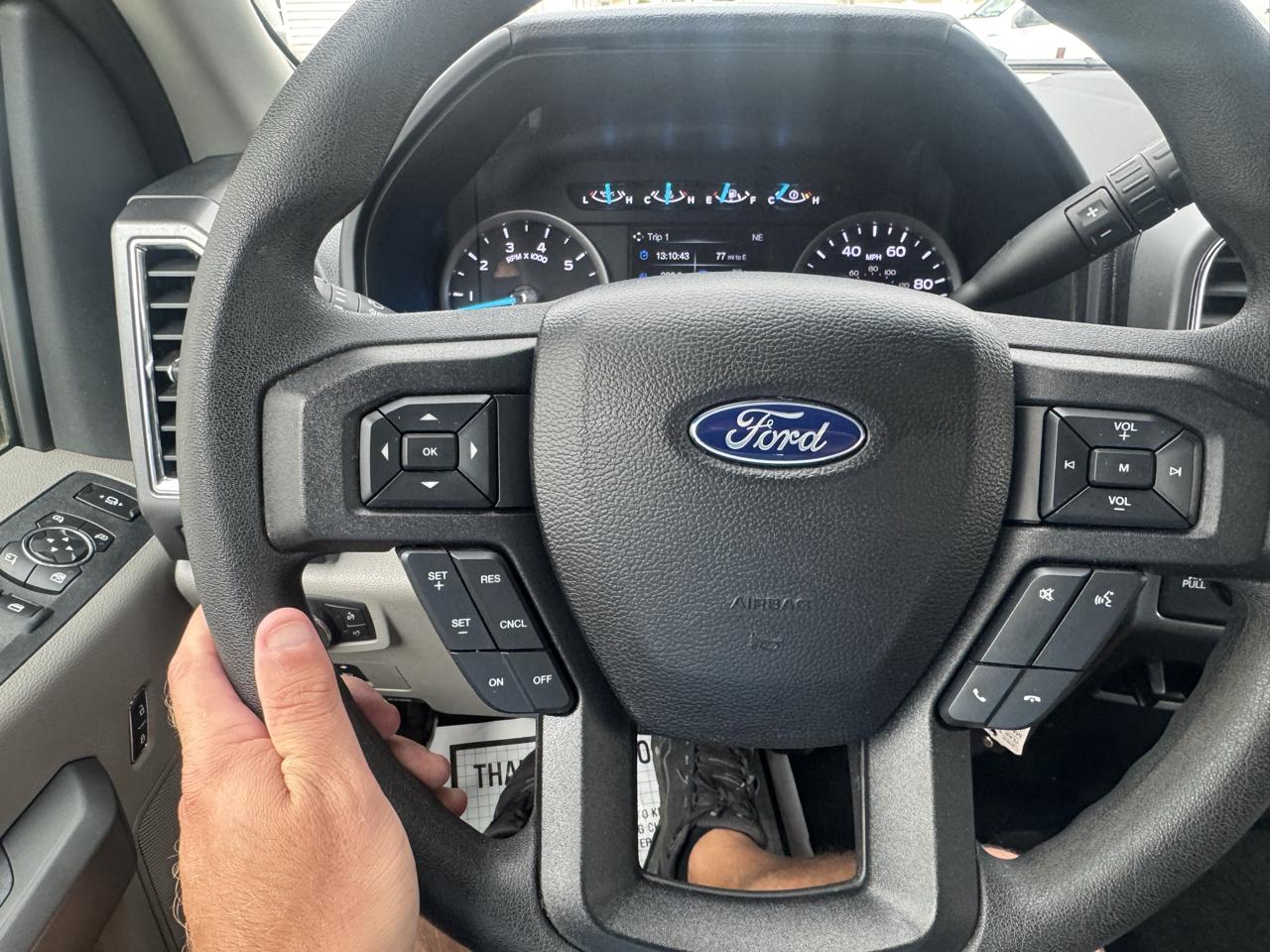 Ford Super Duty F-350 SRW XLT 4WD Crew Cab 6.75' Box 2017