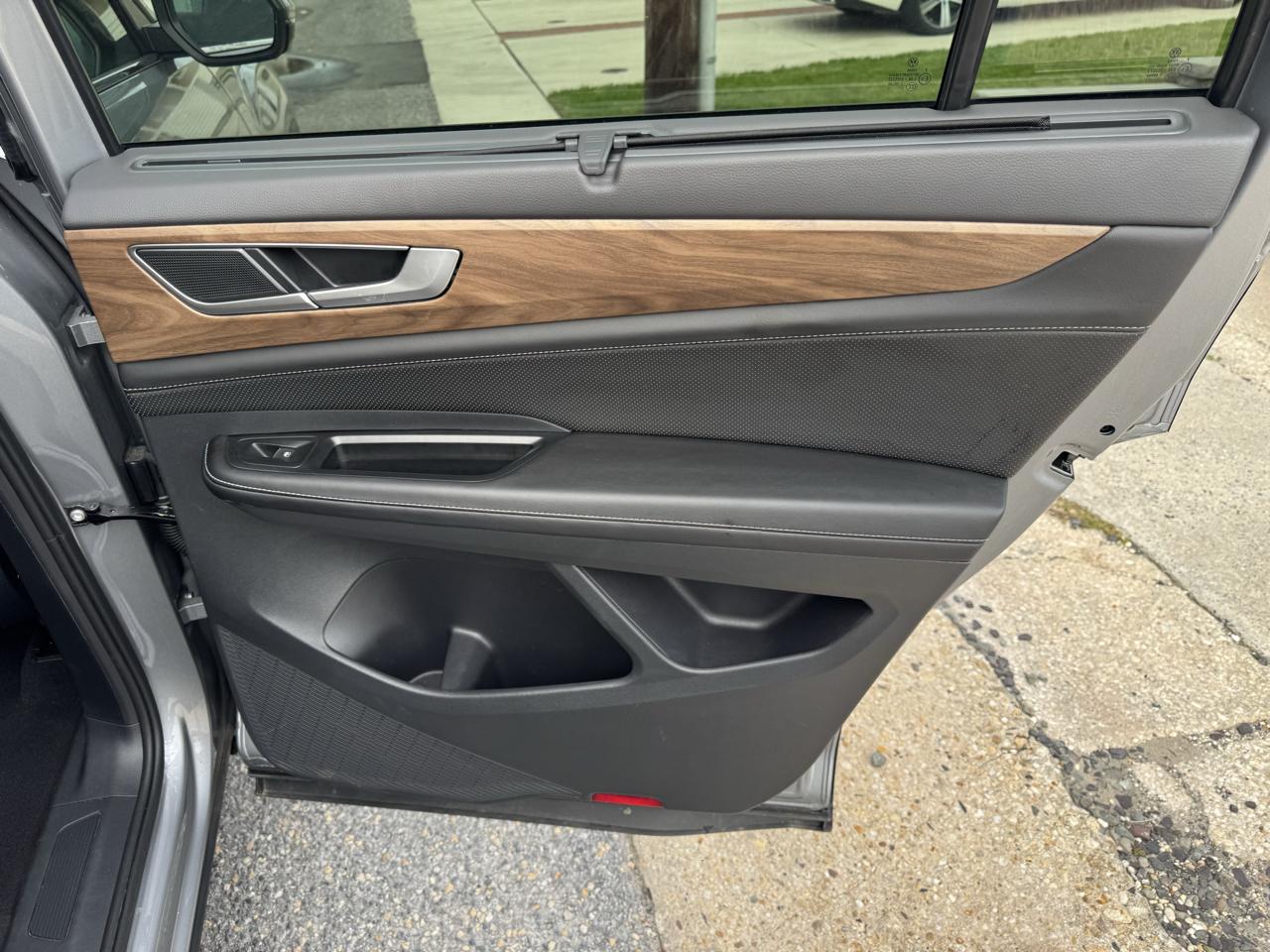 Volkswagen Atlas 2.0T SE w/Technology 4MOTION 2026