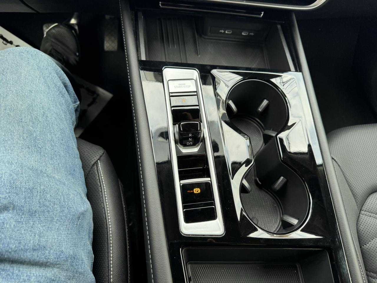 Volkswagen Atlas 2.0T SE w/Technology 4MOTION 2026