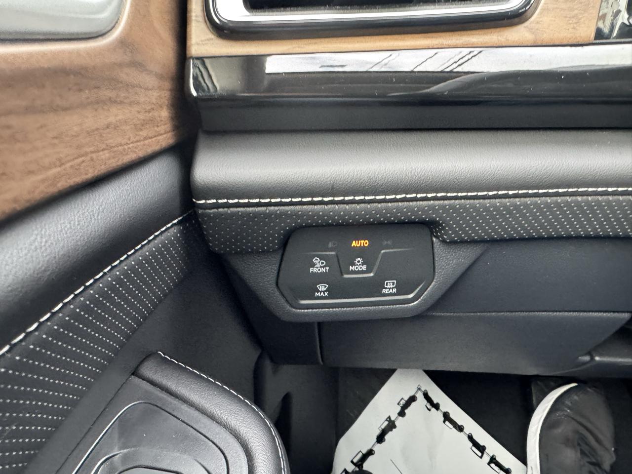 Volkswagen Atlas 2.0T SE w/Technology 4MOTION 2026
