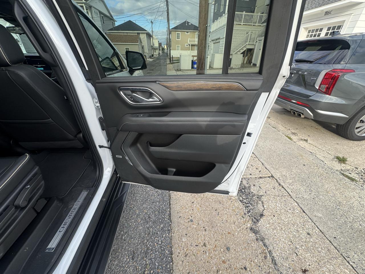 Chevrolet Suburban 4WD 4dr Premier 2024