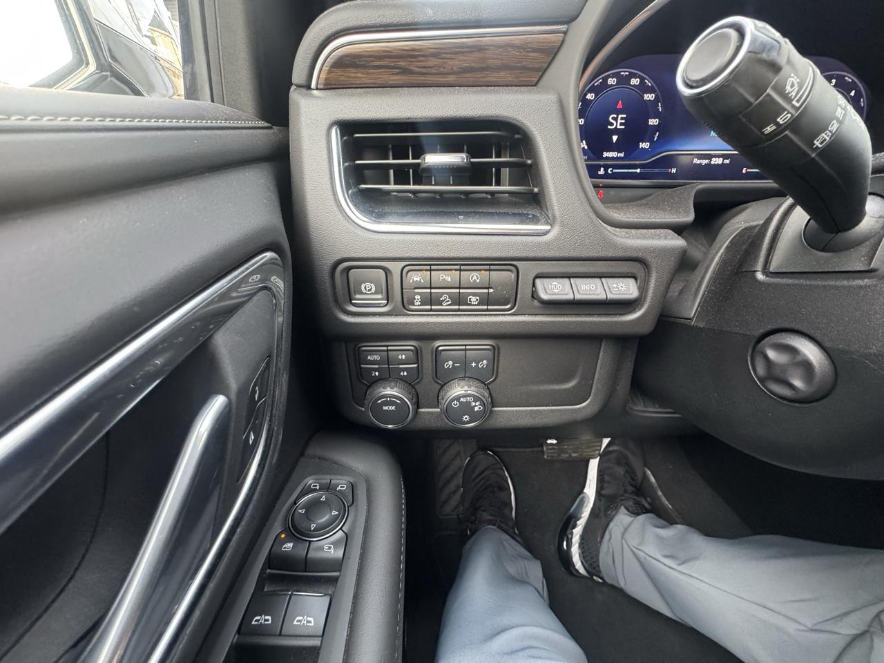 Chevrolet Suburban 4WD 4dr Premier 2024