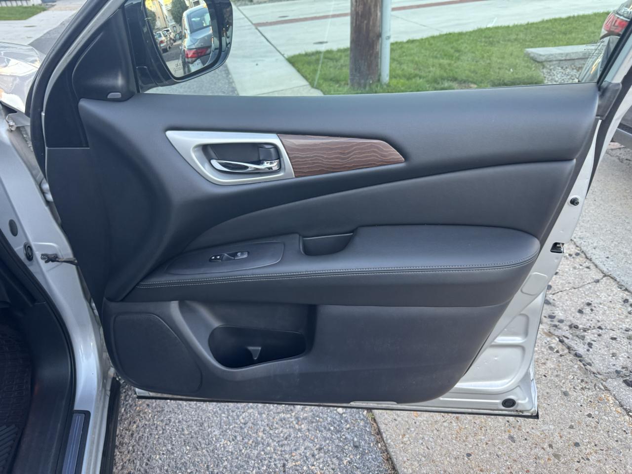 Nissan Pathfinder 4x4 Platinum 2017