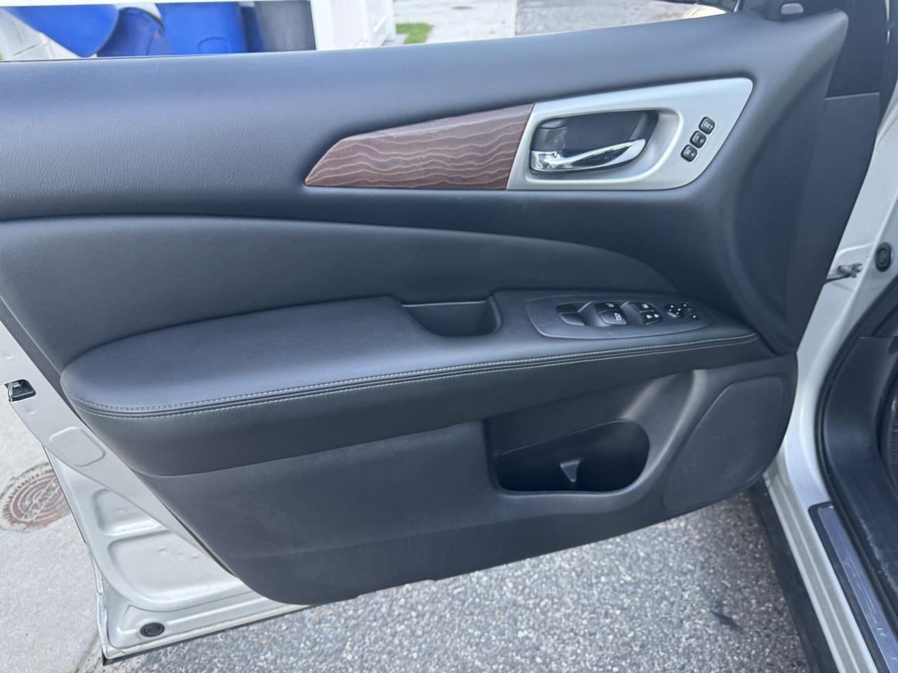 Nissan Pathfinder 4x4 Platinum 2017