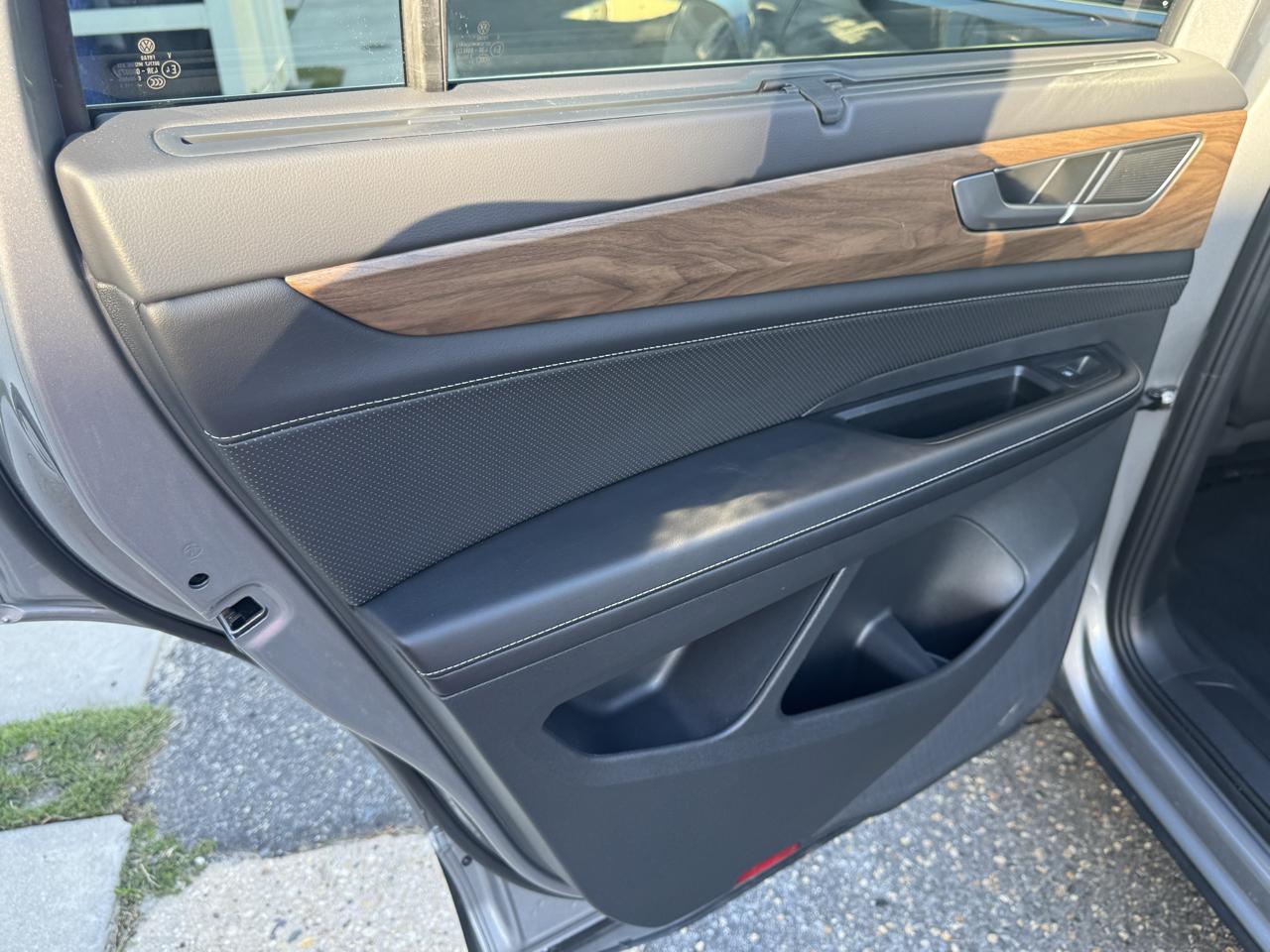 Volkswagen Atlas 2.0T SE w/Technology 4MOTION 2026