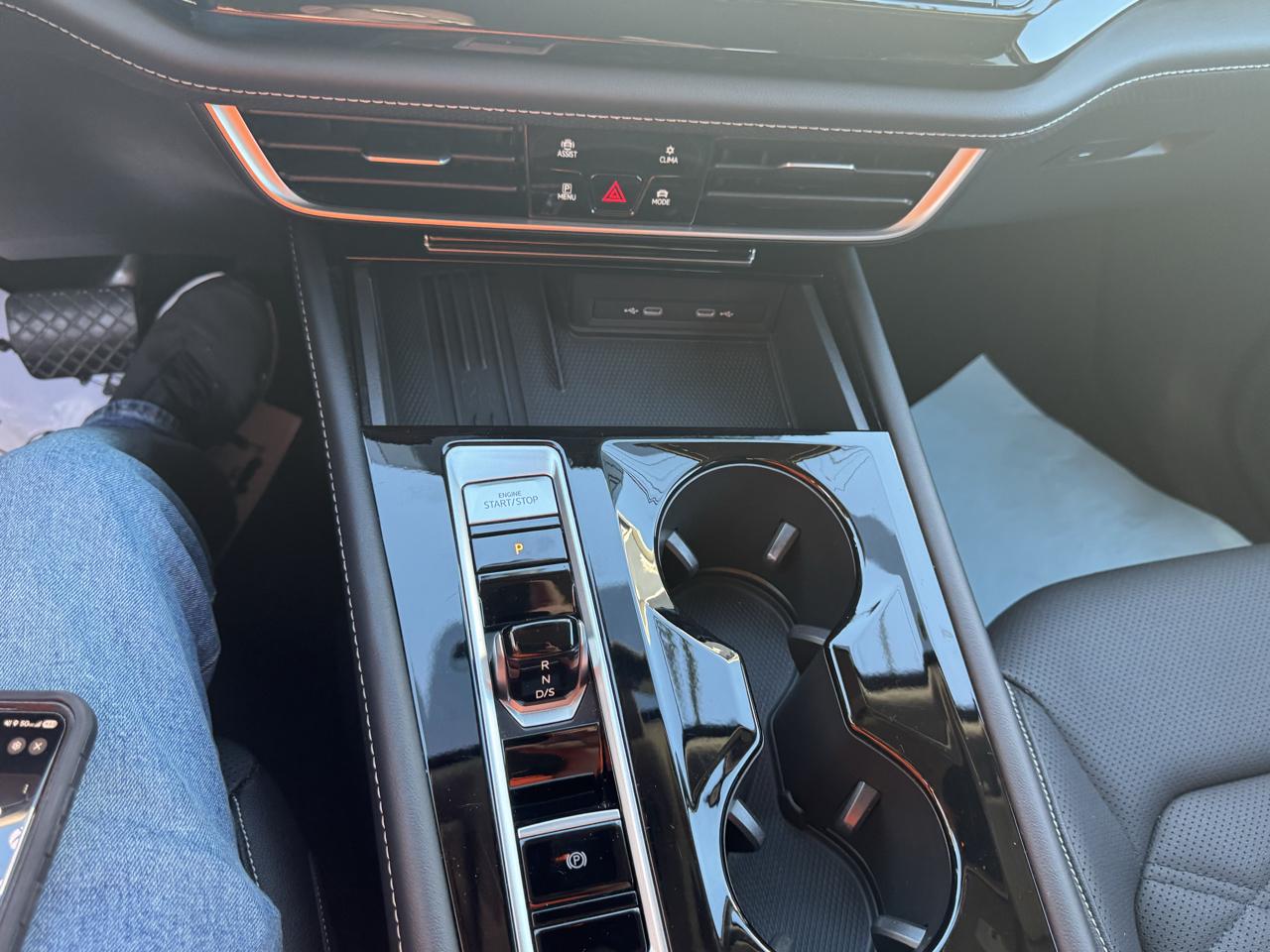 Volkswagen Atlas 2.0T SE w/Technology 4MOTION 2026