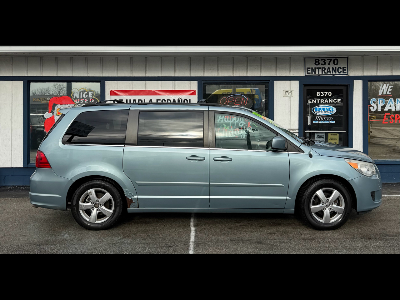 2009 Volkswagen Routan SEL's photo