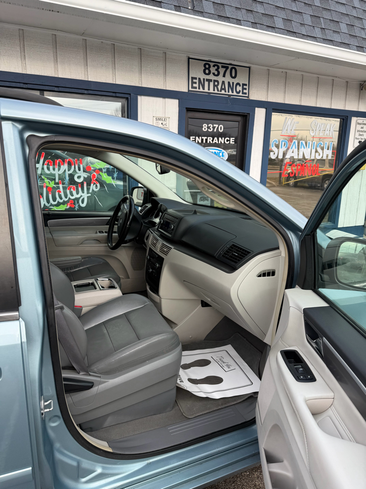 Volkswagen Routan SEL 2009