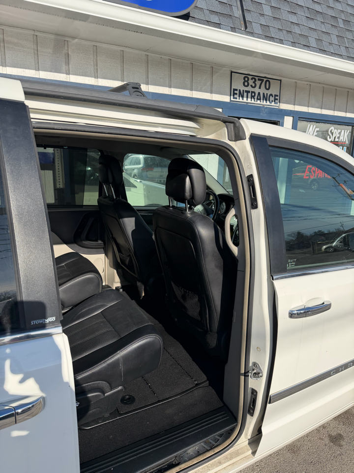 Chrysler Town & Country Touring-L 2013