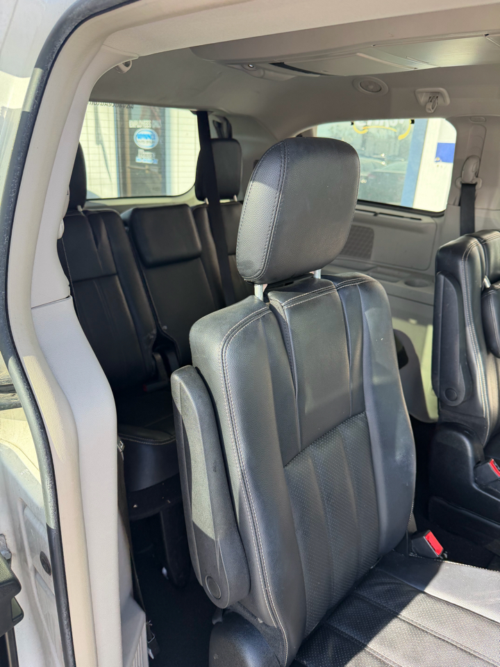 Chrysler Town & Country Touring-L 2013