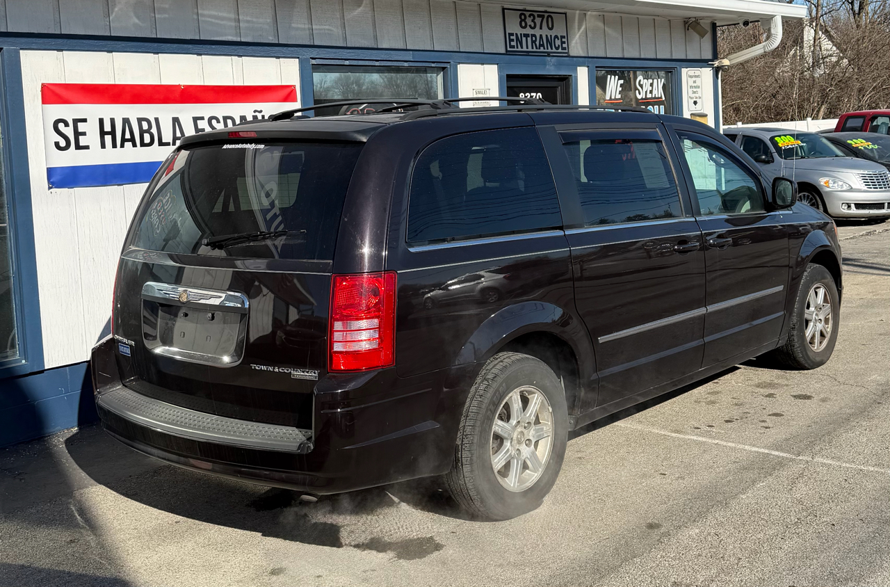 Chrysler Town & Country Touring Plus 2010